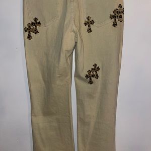 Men/women edgy style jeans waist 32 hem 32. Medium fit